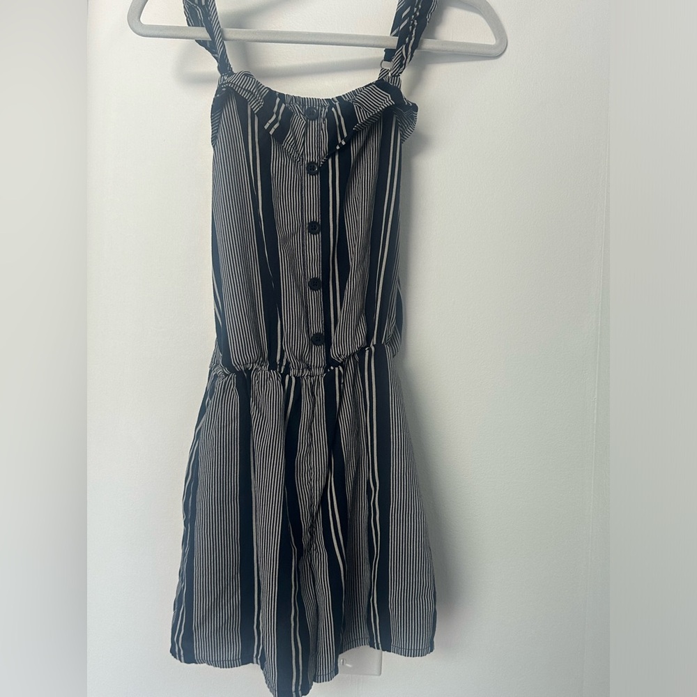 Kids romper with shorts and adjustable straps, excellent condition.  Size 9/10.